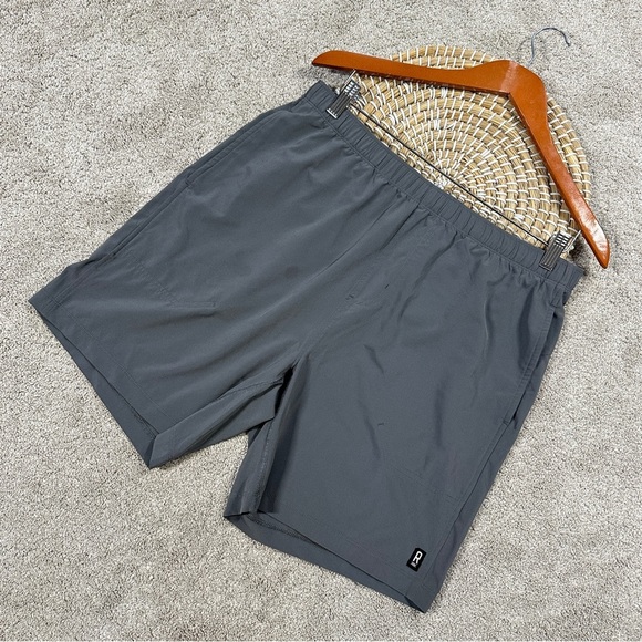 Rhone Men’s 7" Essentials Training Gym Short Pull On Unlined in Gray Size L - Picture 2 of 16